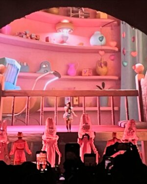 Johanna Colón Instagram - @littlebodybigheart knows how to put on a concert! The #trilogytour was absolutely amazing!! 🫶🌸