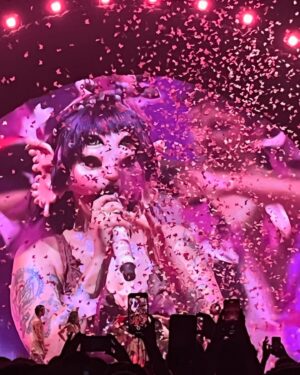 Johanna Colón Instagram - @littlebodybigheart knows how to put on a concert! The #trilogytour was absolutely amazing!! 🫶🌸