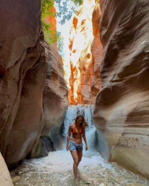 Johanna Restrepo Instagram - Viajar es todo lo que está bien en la vida❤️‍🔥❤️‍🔥❤️‍🔥 @lemonroadtrip #zion #zionnationalpark #kanarravillefalls #utah #nevada #arizona #rv