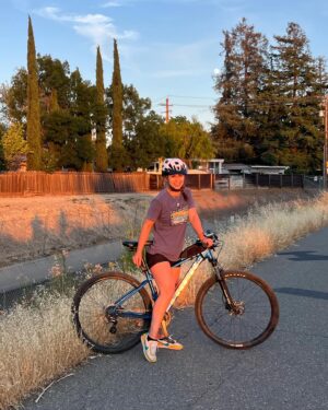 Johanna Restrepo Instagram - ❤️‍🔥It feels like summer🔥 #bicycle #summer #trek #trekbikes