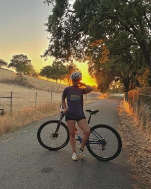 Johanna Restrepo Instagram - ❤️‍🔥It feels like summer🔥 #bicycle #summer #trek #trekbikes
