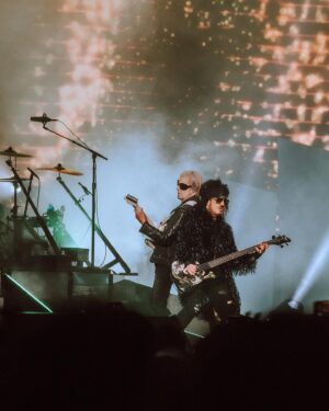 John 5 Instagram - 🔥 Back on tour! The first of two shows at the Hard Rock Hotel & Casino Atlantic City. 🎇🎇

 Last night we played the first ever performance of ‘Dogs Of War’ 🔥⚔🐺

See you tonight for show 2! 

📸 : @samshapiromedia