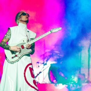 John 5 Instagram - The tour is going this incredible This is by far the best solo tour I’ve done tonight we’re in turtle Lake Wisconsin and here’s a little surprise. @rlowery is going to be joining me starting on 10th of  February  all the way until February 18 and you may get to meet churro the dog in the meet and greet @fredkowalophotography @bleed_the_freak