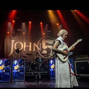 John 5 Instagram - The tour has kicked off and the first two shows that been absolutely amazing .Tonight we are in Las Vegas @vampdvegas and then off to Colorado. Thank you for everyone coming out. @rlowery @brittanyfurlan @tommylee @fredkowalophotography