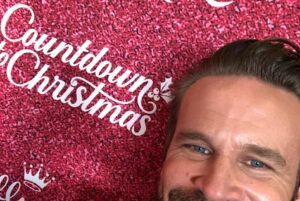 John Brotherton Instagram - @hallmarkchannel you outdid yourself! What an epic event for #countdowntochristmas Much love and appreciation to #Hallmark and all you incredible FANS!!! 🎄❤️🤙
#lightscamerachristmas