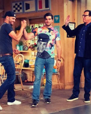 John Brotherton Instagram - ❤️ #HugLikeBob ❤️
.
.
huglikebob.com
&
represent.com/srf
.
💯%$ to srfcure.org
.
.
.
I love these people 
We love you Bob 
🙏❤️👆