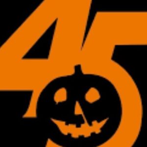 John Carpenter Instagram - Having fun with Nick Castle (The Shape) and Malek Akkad at H45. It was great seeing everyone. Thank you all for coming out. I had a blast!

#halloween #michealmyers #halloween45