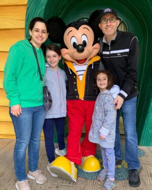 John Cohen Instagram - Awesome day at #Disneyland with Mickey, Mando and Minnie. ✨🏰