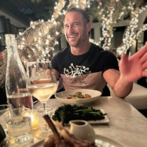 John Hennigan Instagram - 🌶️ Last minute date night

📍 @ysabelwesthollywood