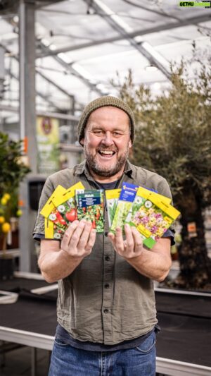 John Taylor Instagram - Reklam för @hornbachsverige
När växtbelysningen sätts igång i drivhuset – då är odlingssäsongen igång!
Ge din odling ett försprång genom att så inomhus. Helt enkelt att förkultivera. Här visar och berättar jag i betalt samarbete med HORNBACH hur du förkultiverar och vad som är viktigt att tänka på gällande jord, fukt och ljus.
Har du redan satt igång din förkultivering?
 
#förkultivera #förså #bredså #odlahemma #odla #odlahemma #odlachili #odlatomat #trädgårdsliv #trädgårdsglädje #växtbelysning #hornbachsverige #hornbach