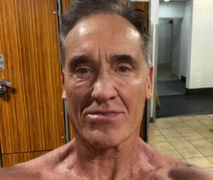 John Wesley Shipp Instagram - Break in #morningsweat w/ trainer Jonathan Rivera Gonzalez @negr0_3510 💪🏼🙌🏼