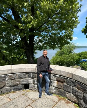 John Wesley Shipp Instagram - Saturday at @thecloisters in Ft Tryon Park 🙏🏼♥️ perfect weather, perfect place to cleanse the noise @jcalvarez127