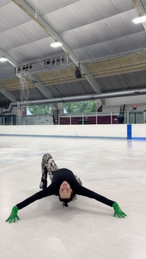 Johnny Weir Instagram - 30.4.2024 So there I was, Greece-ing, minding my own business…
🎥 @mishgen_xd 
🎼 Zari by @marina_satti 🇬🇷 @eurovision 

#figureskating #iceskating #fitness #greece #eurovision #Ελλάδα