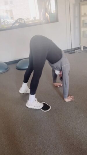 Johnny Weir Instagram - 11.January.2023 So there I was, hibernating, minding my own business…🦭
#recenthistoricalfootage #bruh #fitness #body #athlete #athletics  #workout 
🎥 @carolanneleone