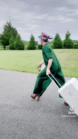 Johnny Weir Instagram - 26.7.2022 So there I was, not traveling, minding my own business…
Jumpsuit: @payalkhandwala 
#bruh #recenthistoricalfootage #leopard