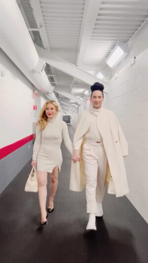 Johnny Weir Instagram - 27.10.2022 So there we were, jaywalking, minding our own business…🥛
@taraandjohnny @taralipinski 
#recenthistoricalfootage #bruh #taraandjohnny #figureskating