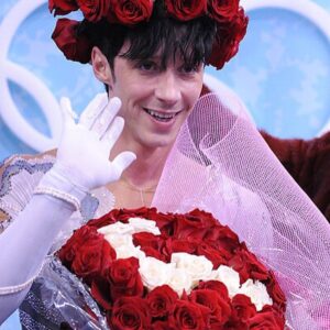 Johnny Weir Instagram - 23.6.2022 Happy Olympic Day! As an athlete and a commentator, the Olympic Games have been a dream come true, a way of life and a constant inspiration. I hope that every young athlete out there striving for their Olympic moment, finds courage and pride on their journey!
#olympics #dream #athlete
