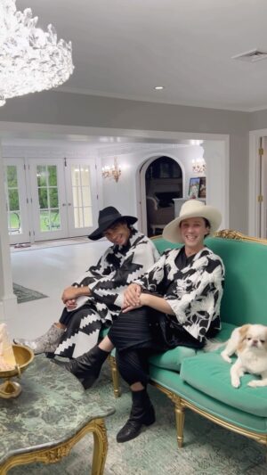 Johnny Weir Instagram - 17.10.2022 So there we were, fashioning, minding our own business…
@rybakofficial 
#recenthistoricalfootage #bruh #skol #alexanderrybak #fairytale
