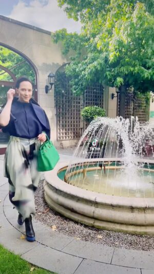 Johnny Weir Instagram - So there I was, sunbathing, minding my own business…
#recenthistoricalfootage #bruh #bedroomeyes #dublin #ireland
Look: @isseymiyakeofficial @1325isseymiyake_official 
MU: @sandragillenmakeup 
🎥 @joeisreallyhere