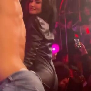 Jojo Guadz Instagram - Just because I’m not over it yet here’s a close up of @ddlovato twerking on stage with me 😝
