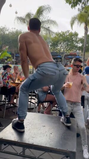 Jojo Guadz Instagram - Today is the 2 year anniversary of Twerk Tuesday, my very first party and the start of my career as a nightlife promoter! Come celebrate with us @beachesweho at 10pm tonight!
Shoutout to @morningstardj @xoxowithloveraj and @farzannajafi for being there since day 1 and helping me create such an iconic party! 
And shoutout to everyone else that has been apart of this journey and making such a vibe that can’t be matched! @giannaevelyn @_n0_ch1ll @frankie.c14_ @iamlolashyne @bbyquan3 @cjthetrainerofficial2 @itscassidypayne @iamcourtneysanderson @rhealitre @isaiahcyn @venusvenom_ @baileypaiige @murrayswanbyla @phoenix_risingalways @adisonbriana