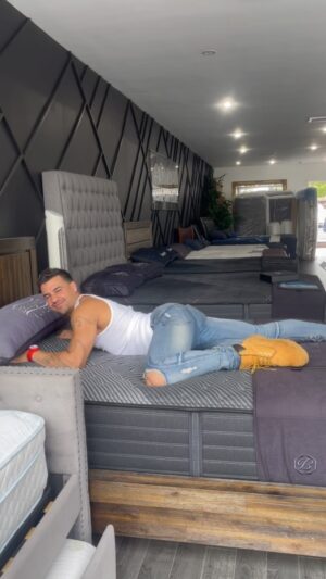 Jojo Guadz Instagram - I meannn is there any other way to test out a mattress before you buy it? 🤷🏼‍♂️😂 
Thank you Sergio at Mattress stop in WeHo for the incredible customer service! 😝