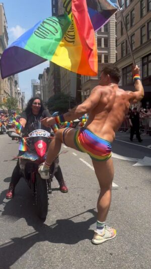 Jojo Guadz Instagram - New York pride with da crewww @sirens_mc_nyc 🙌😝