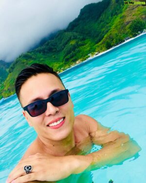 Jon Ali Instagram - Pacific life @icfr_polynesia 🏝#tahiti #moorea #pacific #mana #tahitilife #selfie #dreamjob