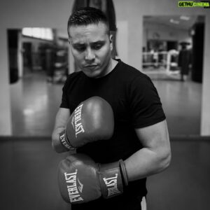 Jon Ali Instagram - « Un jour faudra bien raccrocher » 🥊 #ali