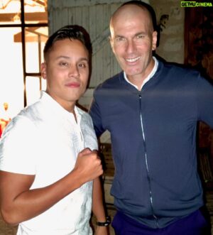 Jon Ali Instagram - Un week-end avec la légende, le Z @zidane ⚽️🥊 pour le magnifique mariage de @irondjib et @lohenna_selena merci à la famille ❤️🙏 #zidane