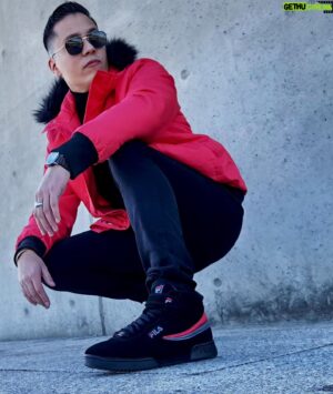 Jon Ali Instagram - De rouge et noir ♥️♠️ @filaeurope #fila #lifestyle #filashoes