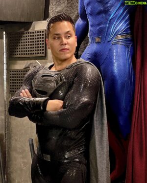 Jon Ali Instagram - Such an honor 🖤 thank you @parallellifestudios 🖤 your work is beyond amazing ! What a great tribute to @zacksnydersjusticeleague 📸 @actucine_off #superman #supermancosplay #supermanandlois #supermanblacksuit #restorethesnyderverse #zacksnydersjusticeleague