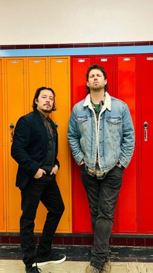 Jon Heder Instagram - Today is the official 20th anniversary of the date when Napoleon Dynamite hit theaters - June 11th, 2004. Efren and I were fortunate to get the opportunity to return to the original place where the magic was born. There’s a semi-modern sheen on Preston now, but the undeniable layer of crust is still there and we love it! Tots up. #napoleondynamite
📹 by @redhd78