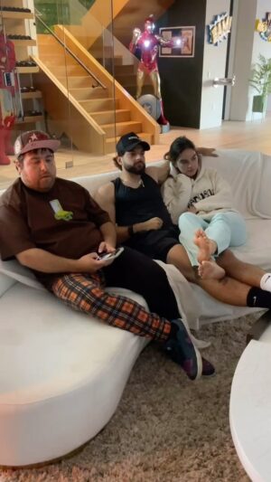 Jonah Antonyan Instagram - Why would I need a photo of her feet @natalinanoel @ilyafeddy