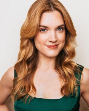 Jonalyn Saxer Instagram - Let’s jumpstart this 2024! 
OBSESSED with my new headshots from @juliannamcguirlphoto ! 
Had such a great time shooting with her. Couldn’t recommend more! Who better to take my new headshots than someone who was more than happy to listen to TSwift the entire time?!
HMU- @carlyhughesmua