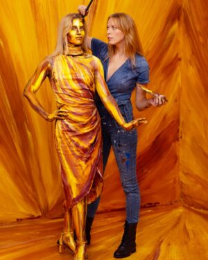 Jonalyn Saxer Instagram - Possibly one of the coolest experiences I’ll ever have in my life. 

Painted by @alexameadeart 
Photo by @mike_monaghan 
#fifthaveportraits