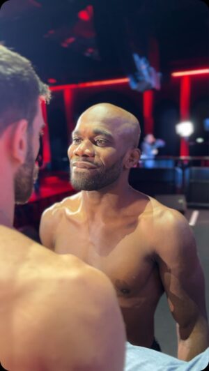 Jonas Bilharinho Instagram - FEATHERWEIGHTS! 🔥

🇫🇷 Yves Landu 🆚 Jonas Bilharinho 🇧🇷 

#BellatorParis | THIS FRIDAY
🇺🇸 Live on MAX from 12P ET
🇫🇷 Live on DAZN from 6P CEST
📺 Bellator.com/watch
🎟️ Link in bio