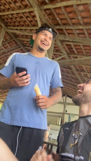 Jonas Bilharinho Instagram - 🇧🇷A resenha pós treino é de lei!

💼 @thequantichub 

#mma #mmabrasil #resenha #kosquad #humor #pitbull #bilharinho