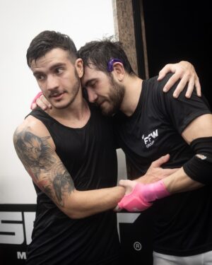 Jonas Bilharinho Instagram - 🇧🇷Tá chegando a hora da estreia dele no @centurion.mma !

🇺🇸It’s almost time for his debut in @centurion.mma !

📷 @belamaranhao.esportes 

#mma #mmabrasil #estreia #debut #brothers #irmaos #luta #fighting #sparta #bilharinho