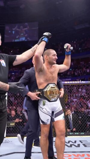Jonas Bilharinho Instagram - 🇧🇷Quem diria?! E vale dizer que tiro o chapéu pra atitude do Adesanya pós luta, somente abrilhantou o evento! Grande campeão👌🏻

🇺🇸Who knew?! And it’s worth saying that I take my hat off to Adesanya’s post-fight attitude, it only brightened the event! Great champion 👌🏻

💼 @somoswipi 

#mma #mmabrasil #ufc #andnew #campeão #kosquad #bilharinho