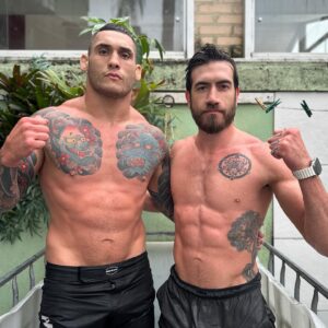 Jonas Bilharinho Instagram - 🇧🇷Paladinos do gelo ❄️

🇺🇸The ice paladins 

💼 @thequantichub 

#mma #mmabrasil #icebath #banhodegelo #kosquad #trator #bilharinho