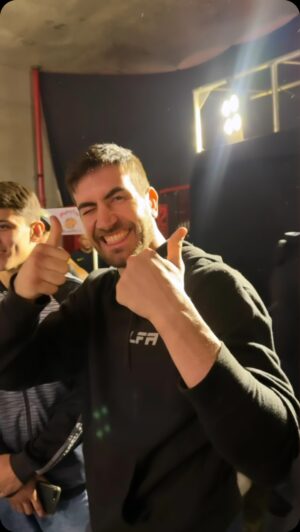 Jonas Bilharinho Instagram - 🇧🇷 No último @lfa_brasil rolou essa brincadeira divertidíssima trazida pela @esportesdasorte !

#mma #mmabrasil #luta #punchingmachine #recorde #diversão #brincadeira #esportesdasorte #lfabrasil #lfa #combate #bellator #bilharinho #jonasbilharinho