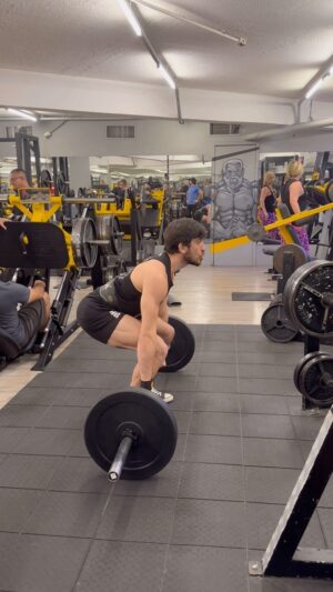 Jonas Bilharinho Instagram - 🇧🇷Série de arranco

🇺🇸Power clean

💼 @ffwgroup 

#mma #mmafighter #mmabrasil #kosquad #bilharinho #clean #arranco