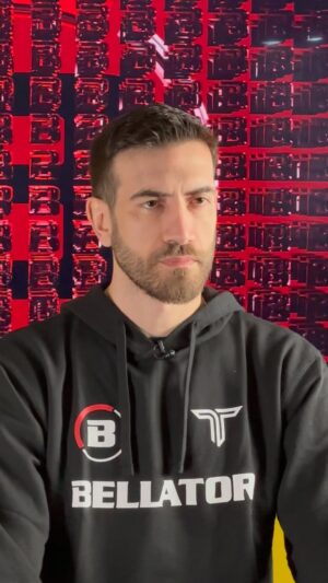 Jonas Bilharinho Instagram - 🇧🇷Chama ou não chama?

🇺🇸It’s time!

#mma #mmabrasil #entrevista #interview #Bellator #Bilharinho #kosquad #fighter #mmafighter #mmaworld #chama