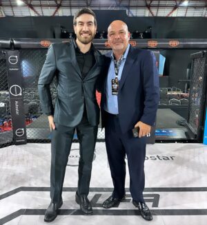 Jonas Bilharinho Instagram - 🇧🇷Prazer demais fazer parte da família! 

🇺🇸I’m very pleased to be a part of the family!

💼 @autostarvolvo 

#mma #mmabrasil #boss #ed #lfa #lfabrasil #bilharinho