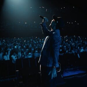 Jonas Blue Instagram - My biggest headline show to date yet in Tokyo! I will never forget this night. Thank you to everyone who came out to party and also to all of the incredible artists who came to perform on stage with me. I was also super blessed to have my family with me to witness the show. I can’t wait for round 2 tonight in a sold out Osaka! Let’s go! 🇯🇵🫶🏼💙

📸: @jordanmarchand_cv