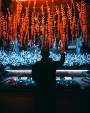 Jonas Blue Instagram - Crazy night @savayabali 💃🏻🔥💙

📸: @jordanmarchand_cv