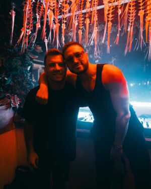 Jonas Blue Instagram - Crazy night @savayabali 💃🏻🔥💙

📸: @jordanmarchand_cv