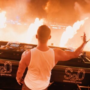 Jonas Blue Instagram - Wet & Wild in Thailand. Thank you @s2ofestival 🙌🏼💙

📸: @jordanmarchand_cv