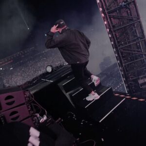 Jonas Blue Instagram - Wow, China - we’re lost for words. ♥️ You never know when you bring a project to a new country for the first time, but you exceeded all of our expectations. 🤯

Sending much love, new @weareendlesssummer music is on the way. ♾️

PS: Swipe all the way left if you wanna hear how Jonas’ brand new single went down 😏🏔️